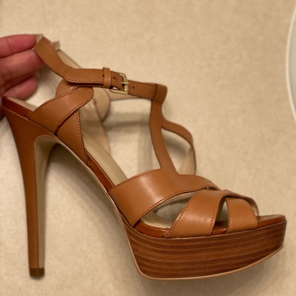 GUESS Heels - Picture 11 of 11